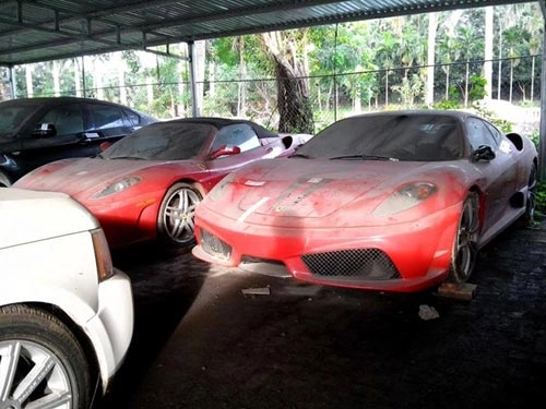 Dàn siêu xe ferrari phủ bụi ở việt nam