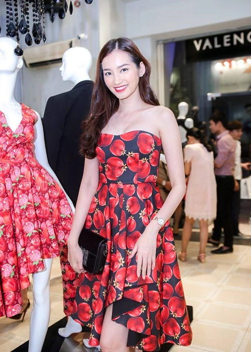 Diễm hương làm mặt xấu bên chồng sắp cưới