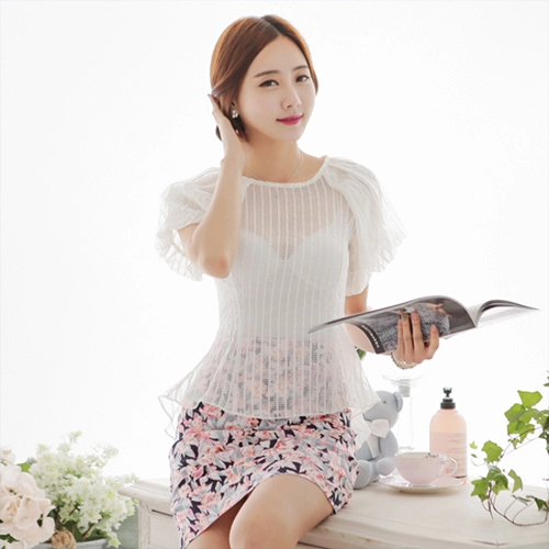 Diện hai kiểu trang phục quyến rũ tới sở