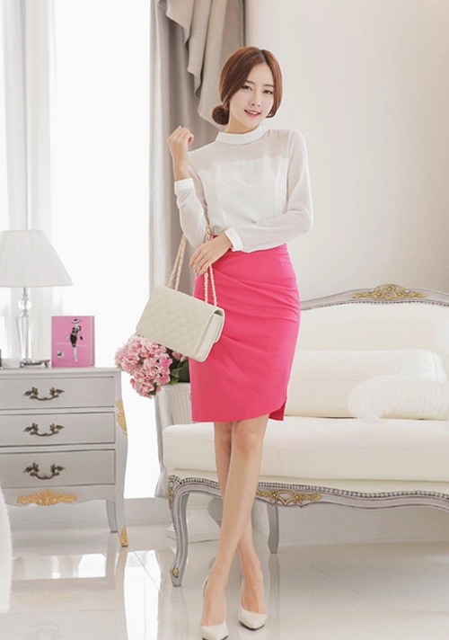 Diện hai kiểu trang phục quyến rũ tới sở