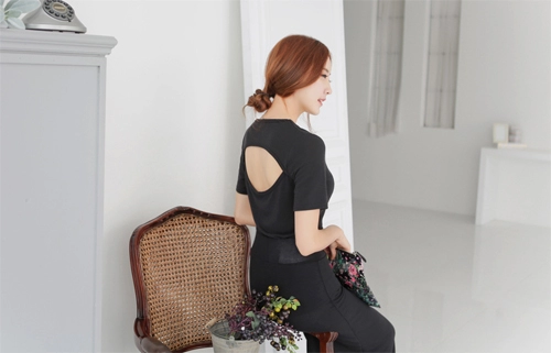 Diện hai kiểu trang phục quyến rũ tới sở