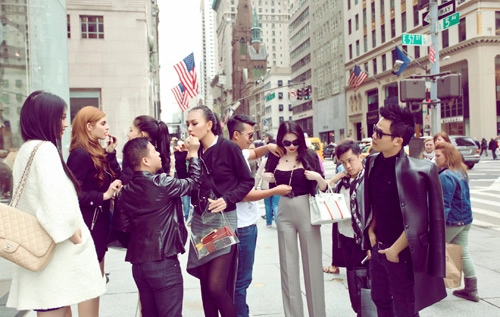 Diệu huyền xinh đẹp trên phố new york