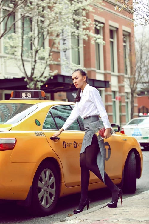 Diệu huyền xinh đẹp trên phố new york