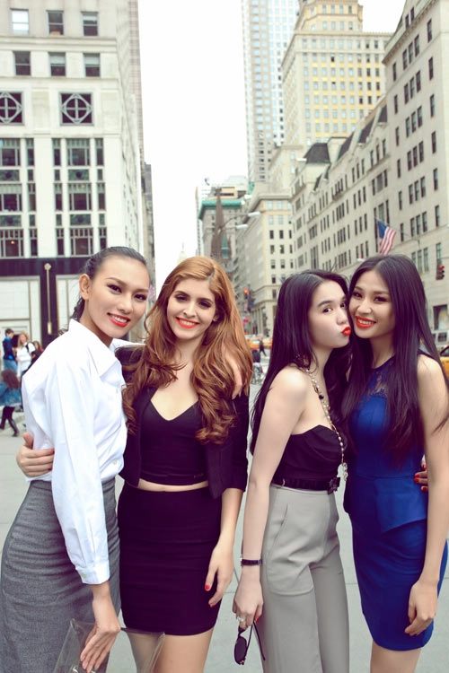 Diệu huyền xinh đẹp trên phố new york