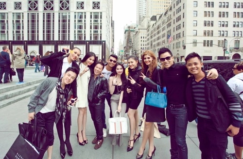 Diệu huyền xinh đẹp trên phố new york