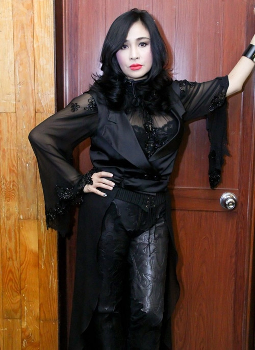 Diva thanh lam yêu thích áo xuyên thấu