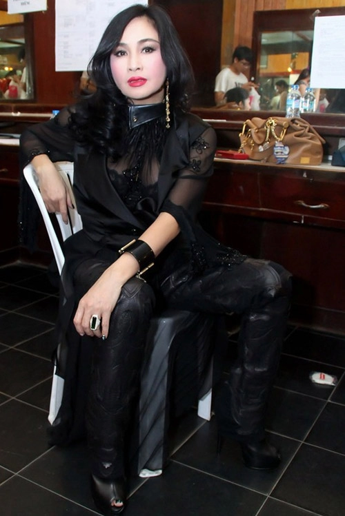 Diva thanh lam yêu thích áo xuyên thấu