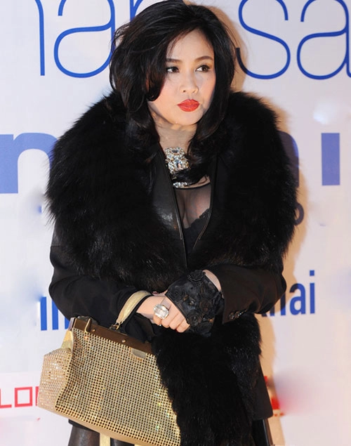 Diva thanh lam yêu thích áo xuyên thấu