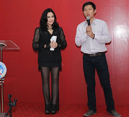 Diva thanh lam yêu thích áo xuyên thấu