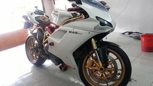 Ducati 848 evo mạ vàng 24k đầu tiên tại việt nam