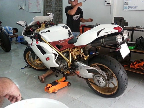 Ducati 848 evo mạ vàng 24k đầu tiên tại việt nam