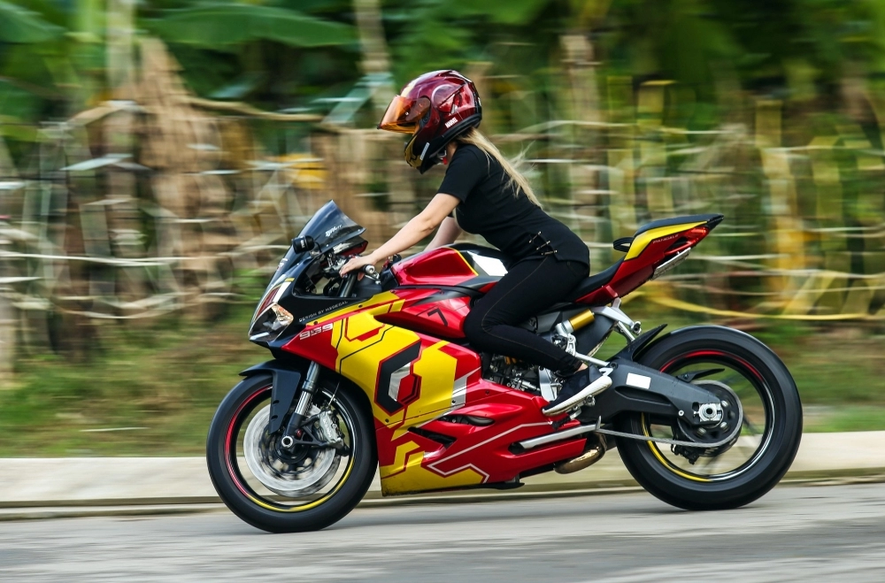 Ducati 959 panigale phiên bản iron man của nữ biker 9x sài thành