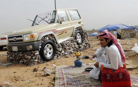  dựng bệ đá cho ôtô ở saudi arabia 