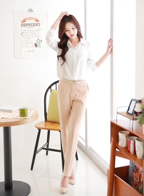 Duyên dáng cùng quần vải nơi công sở