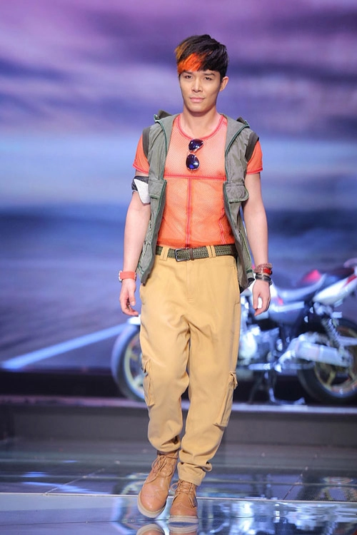 Fashion star áo mỏng gây rắc rối