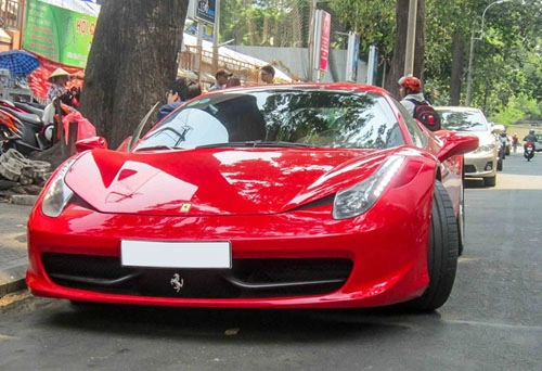 Ferrari 15 tỷ của thiếu gia sài thành xuống phố