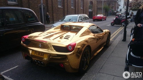 Ferrari 458 spider mạ crôm bóng loáng tại london