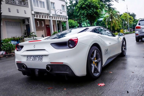 Ferrari 488 gtb của cường đô-la dẫn đầu đoàn siêu xe diễu phố