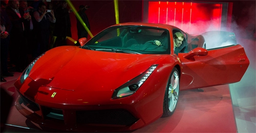  ferrari 488 gtb lần đầu ra sân khấu 