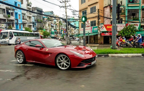 Ferrari f12 berlinetta giá gần 20 tỷ đã về tay cường đô-la