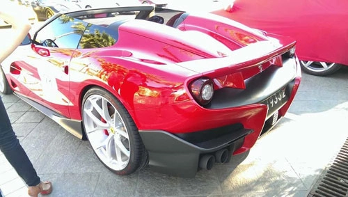 Ferrari f12 trs giá siêu đắt xuất hiện