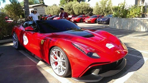 Ferrari f12 trs giá siêu đắt xuất hiện