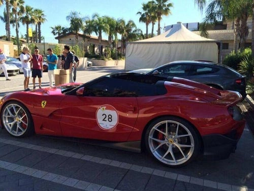 Ferrari f12 trs giá siêu đắt xuất hiện