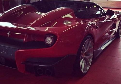 Ferrari f12 trs giá siêu đắt xuất hiện