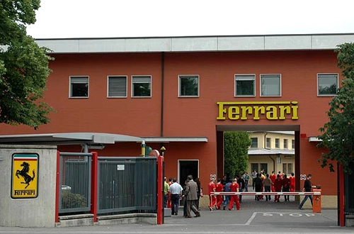  ferrari sắp bốc khỏi quê nhà italy 