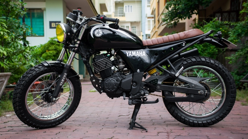 Fz150 lột xác scrambler bụi bặm