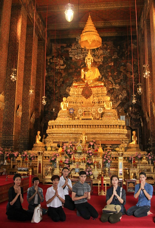 Giám khảo nam trung bênh vực gái quê nguyễn oanh