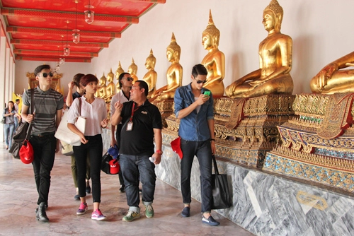 Giám khảo nam trung bênh vực gái quê nguyễn oanh