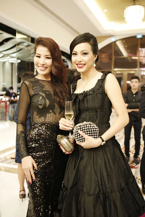Giáng my quá trẻ với quần short trắng