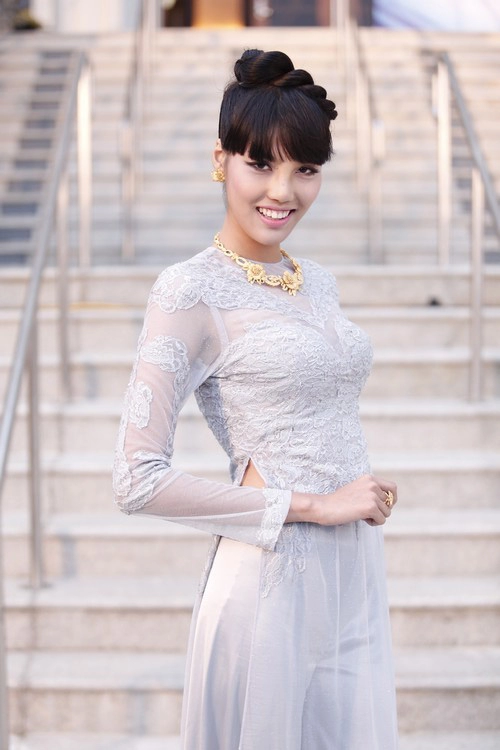 Giáng my quá trẻ với quần short trắng
