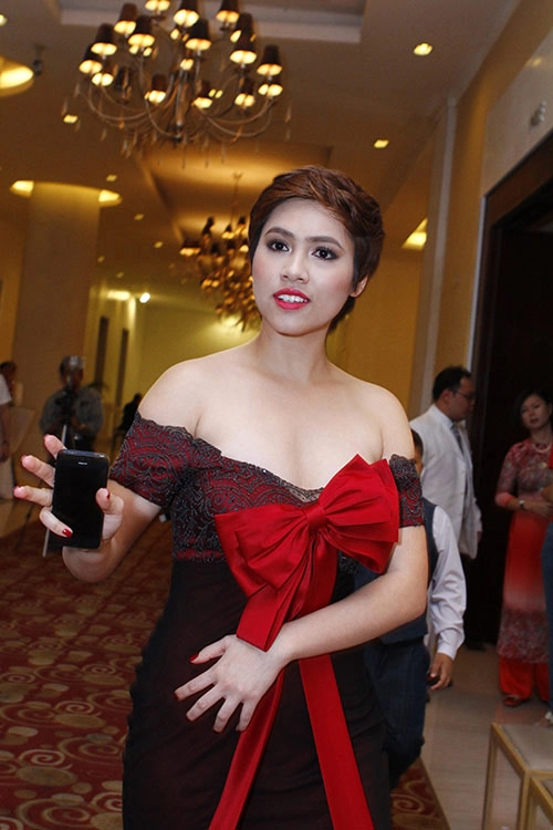 Giật mình vì hồ ngọc hà bỗng dưng mặc xấu