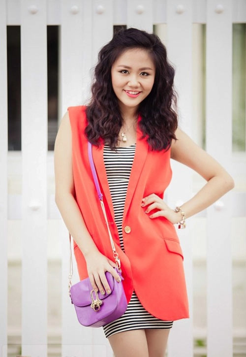 Hà anh khoe váy cotton 200 ngàn đồng