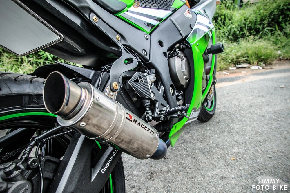 Hàng khủng zx10r phiên bản 30 năm tạo dáng tại sài gòn