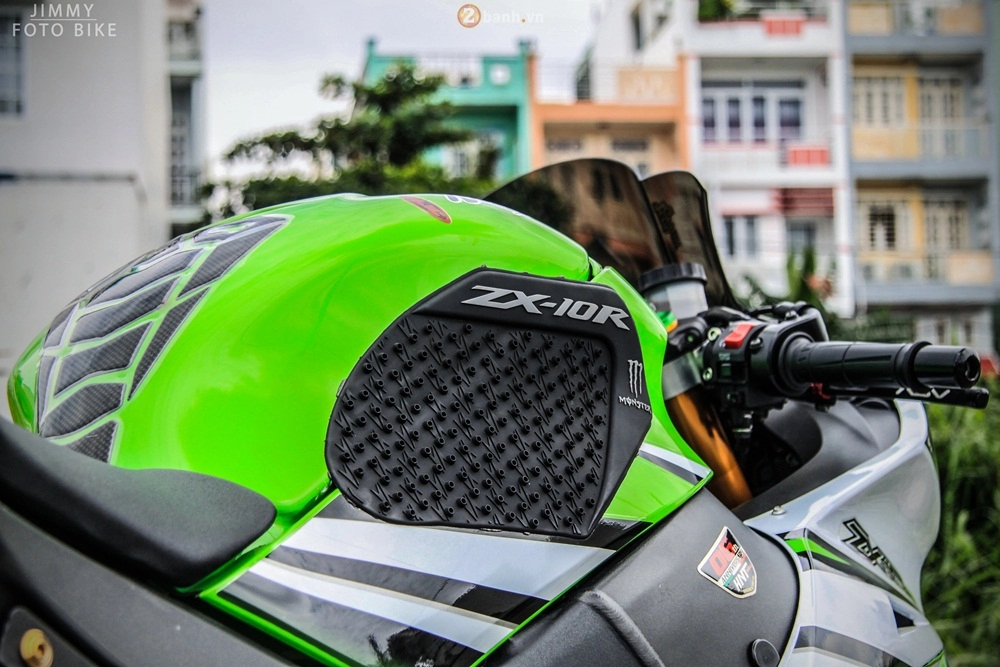 Hàng khủng zx10r phiên bản 30 năm tạo dáng tại sài gòn