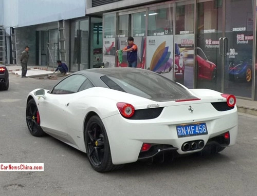 Hàng loạt siêu xe ferrari 458 italia trùng biển số