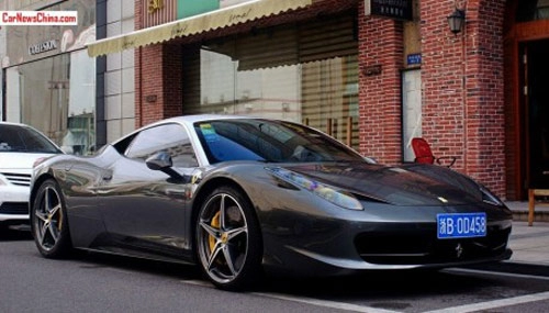 Hàng loạt siêu xe ferrari 458 italia trùng biển số