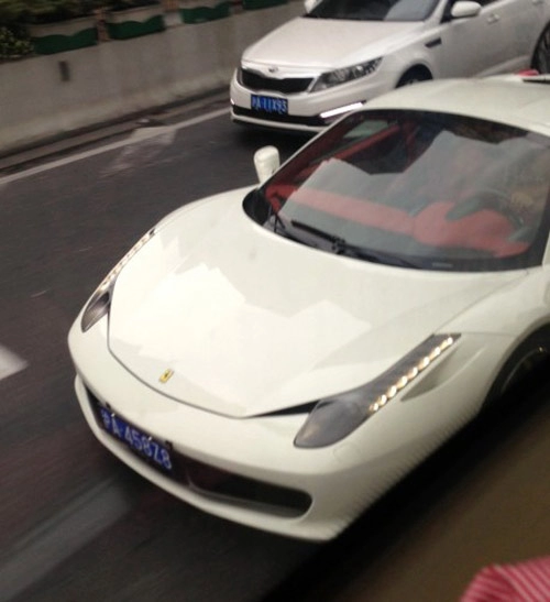 Hàng loạt siêu xe ferrari 458 italia trùng biển số