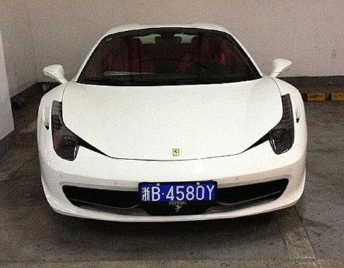 Hàng loạt siêu xe ferrari 458 italia trùng biển số