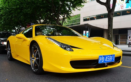 Hàng loạt siêu xe ferrari 458 italia trùng biển số