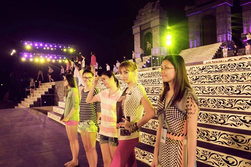 Hậu trường tập catwalk của hoa hậu người mẫu