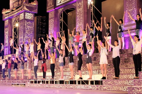 Hậu trường tập catwalk của hoa hậu người mẫu