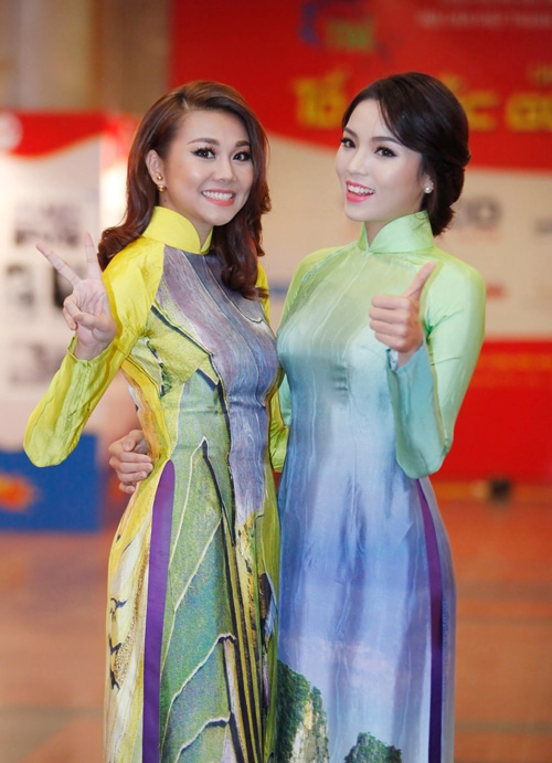 Hoa hậu kỳ duyên nhí nhảnh bên chân dài thanh hằng