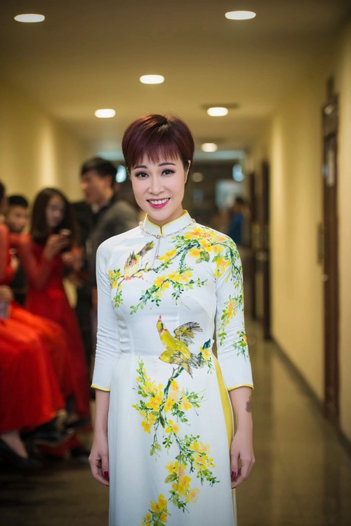 Hoa hậu kỳ duyên nhí nhảnh bên chân dài thanh hằng