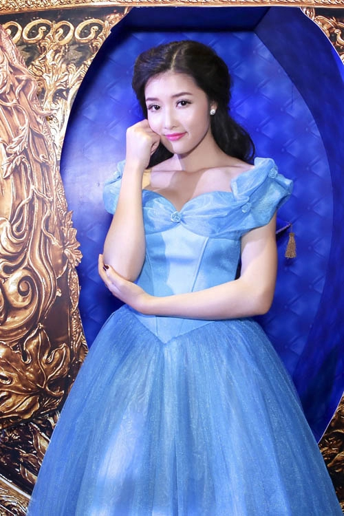 Hoa hậu triệu thị hà hóa lọ lem chạy show