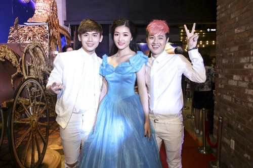 Hoa hậu triệu thị hà hóa lọ lem chạy show