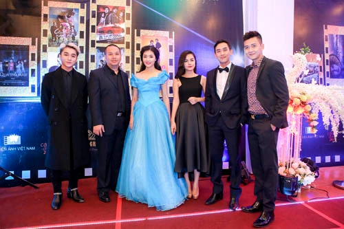 Hoa hậu triệu thị hà hóa lọ lem chạy show